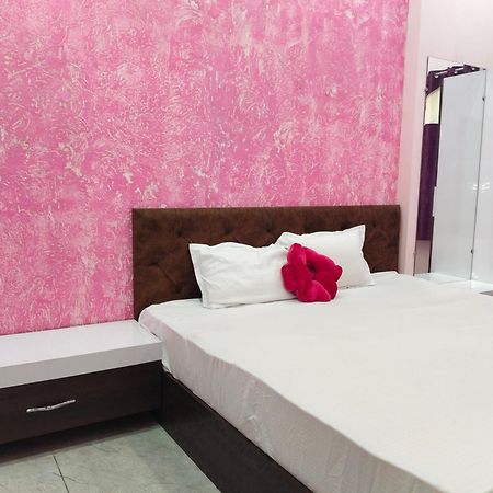 Anant Home Stay Uddzsaín Szoba fotó