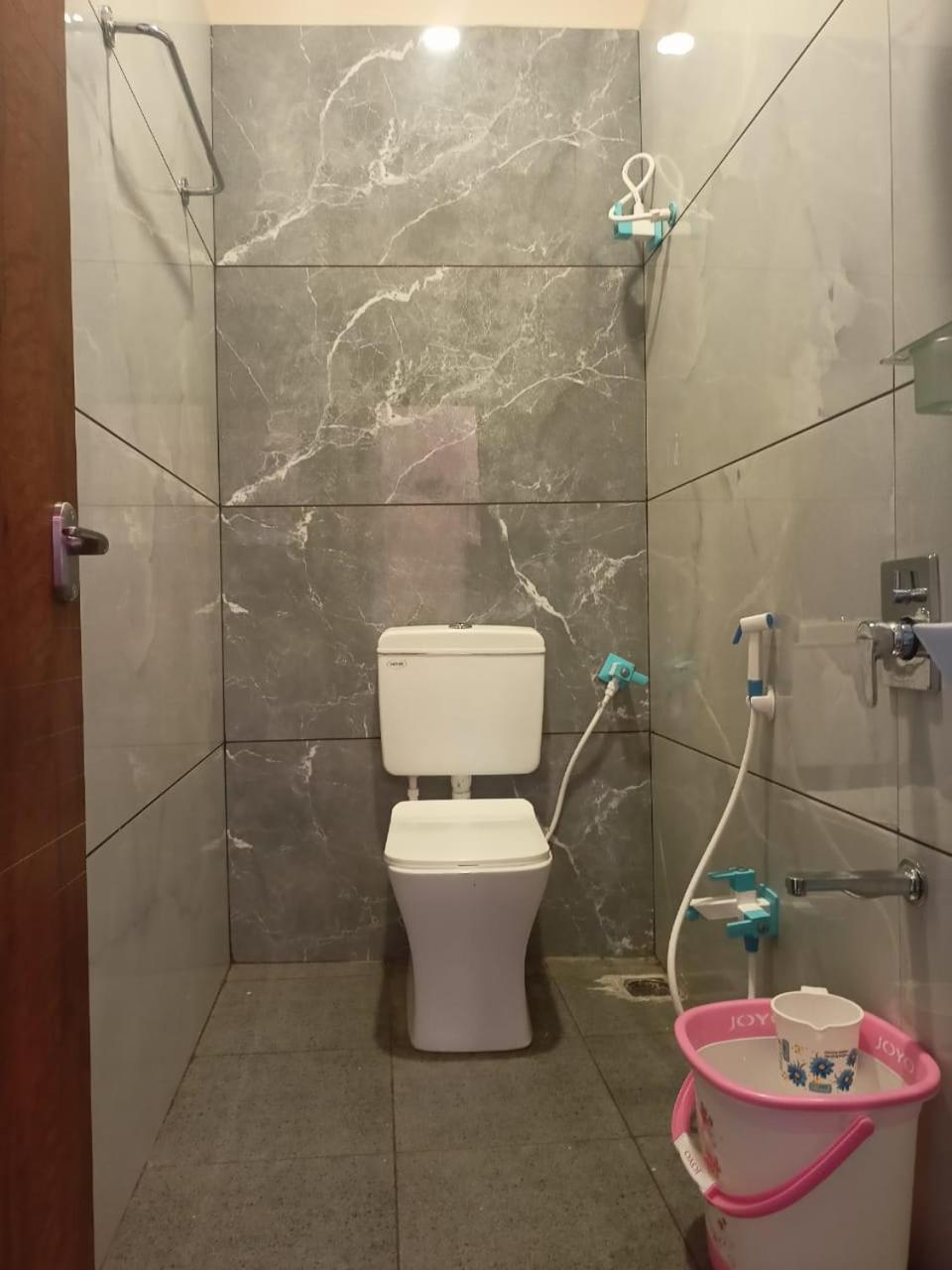 Anant Home Stay Uddzsaín Kültér fotó