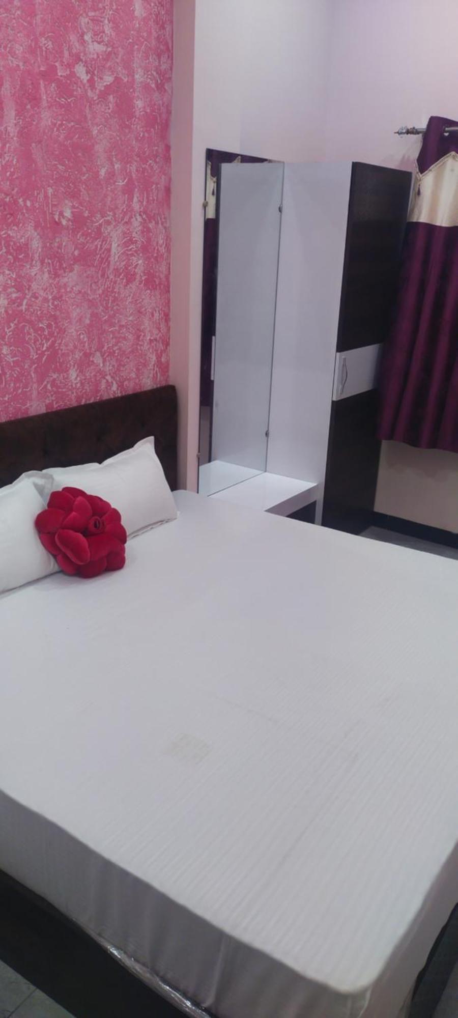 Anant Home Stay Uddzsaín Kültér fotó