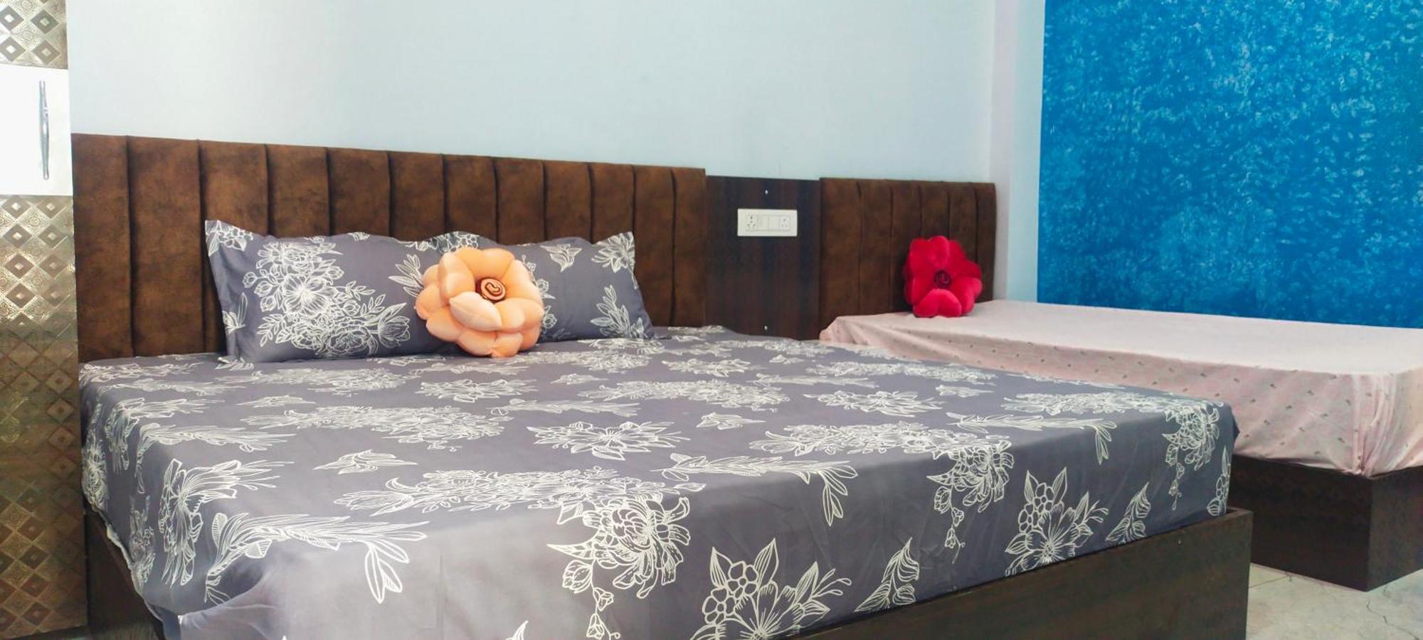 Anant Home Stay Uddzsaín Kültér fotó