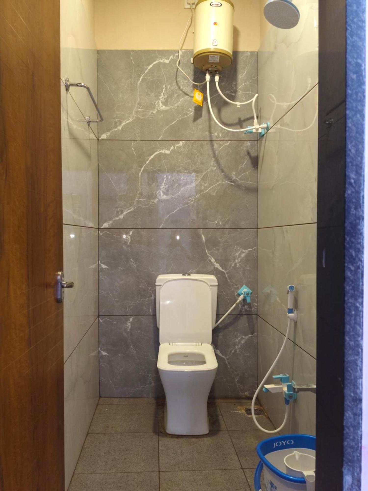 Anant Home Stay Uddzsaín Szoba fotó